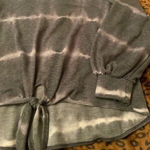 Gray tie dye top by Skonhet